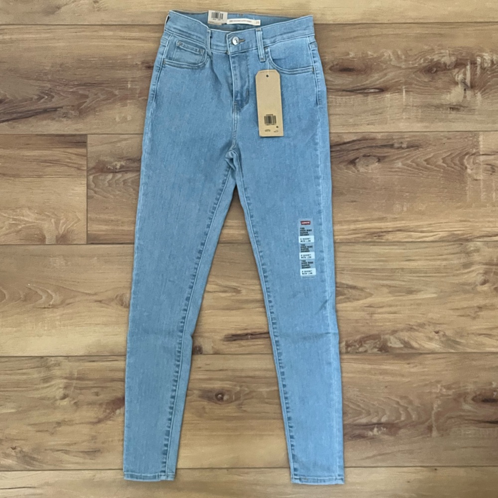 NWT Levi’s 720 High-rise Super Skinny Jeans